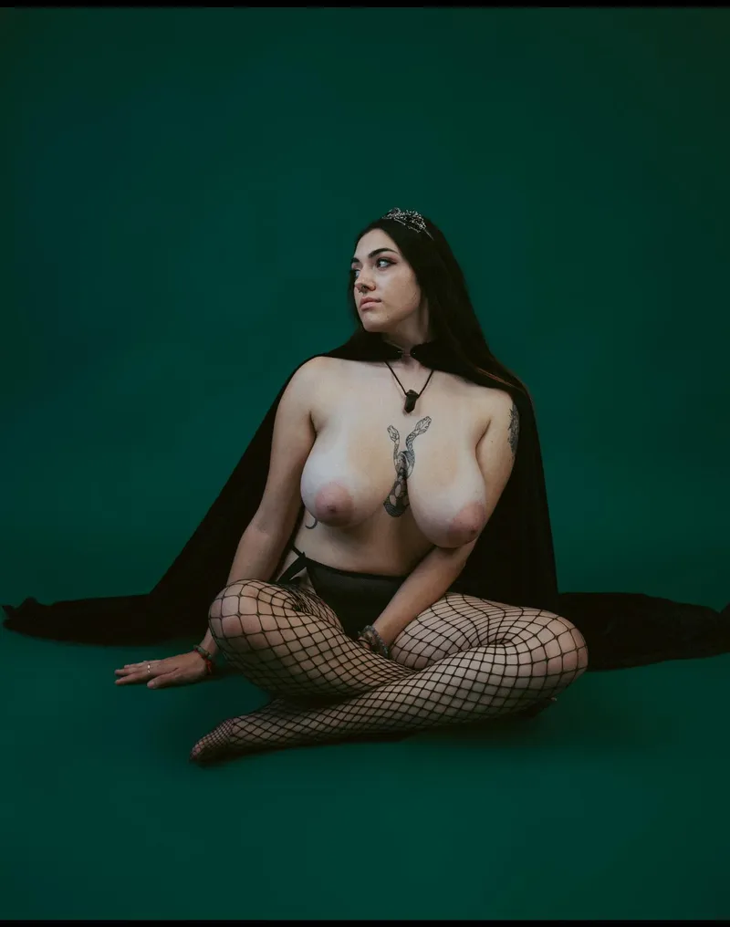 Thumbnail Bigtiddygothwifeaa: Indulging in Fantasies of Intimacy and Desire
