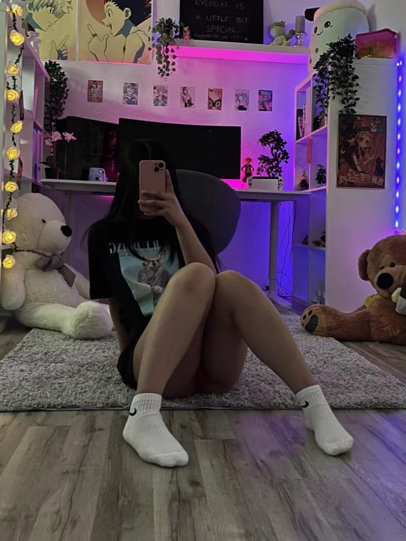 Thumbnail pandakikii Set on Enforcing No Zoom Rule at onlyfansgirls101