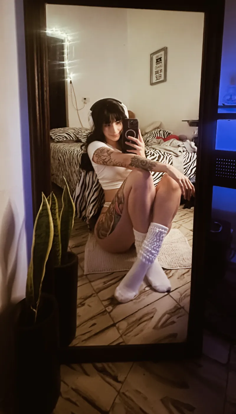 Thumbnail Socks Gone Wild: Explore Sensual Desires with Daddy's Socks | Vanessa-queenu