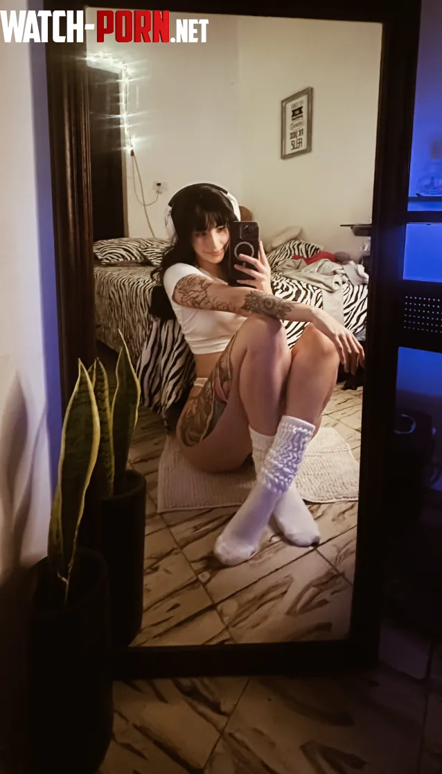 Put your seed in me with the socks on daddy [f] by Vanessa-queenu