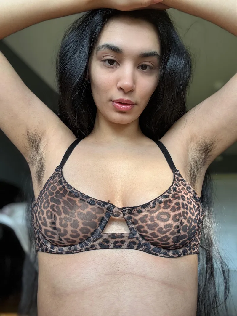Thumbnail Saharbbyy Proudly Airs Hairy Pits in Figure's Revelation
