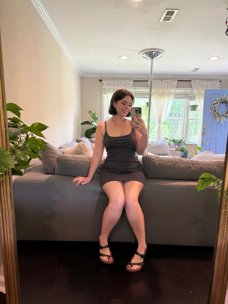 Thumbnail Dontgivethisoutsj: Hot Outside, Invite to Take It Off?
