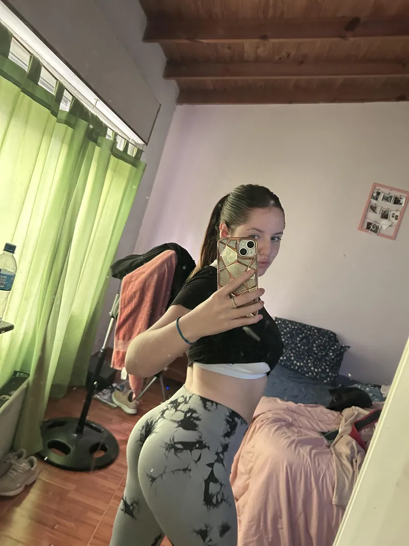 Thumbnail Lareina97's Batik Yoga Pants: An Exclusive Look
