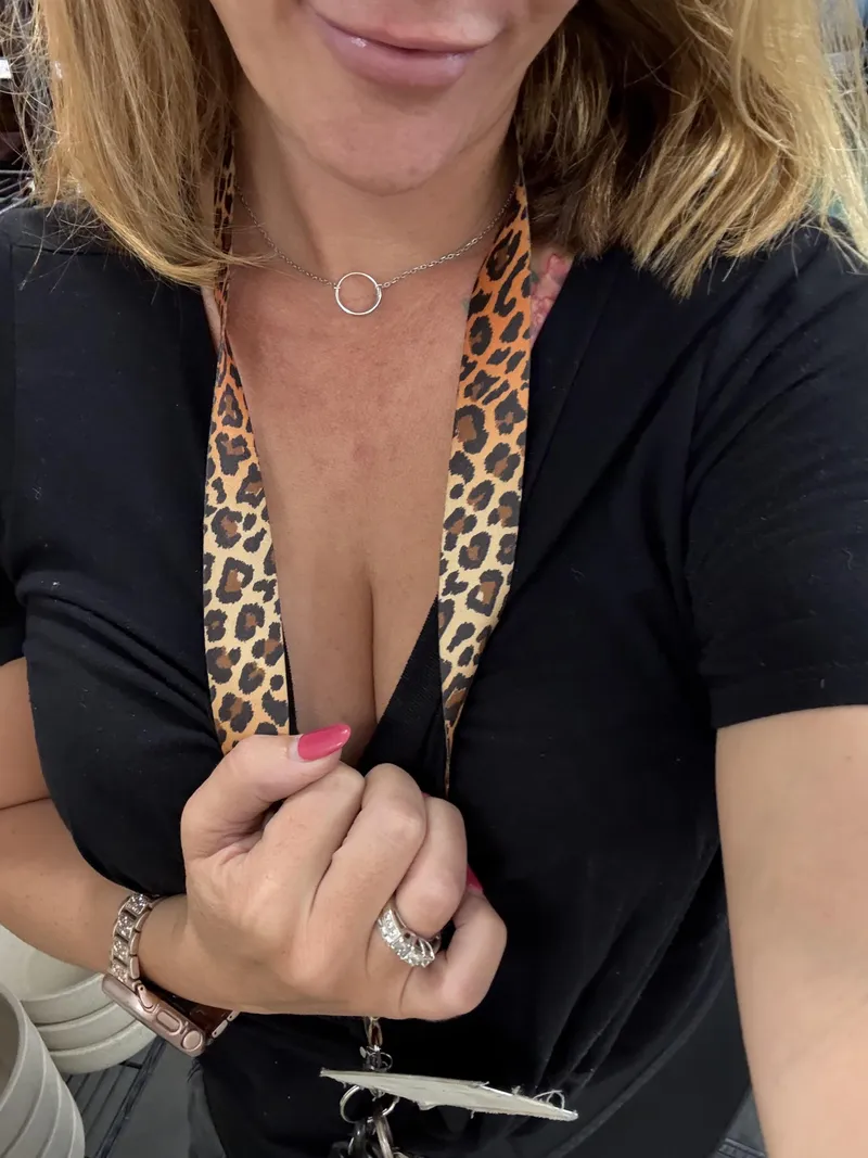 Thumbnail Quick-Wear7077: Married Teacher at Work - Downblouse Delight