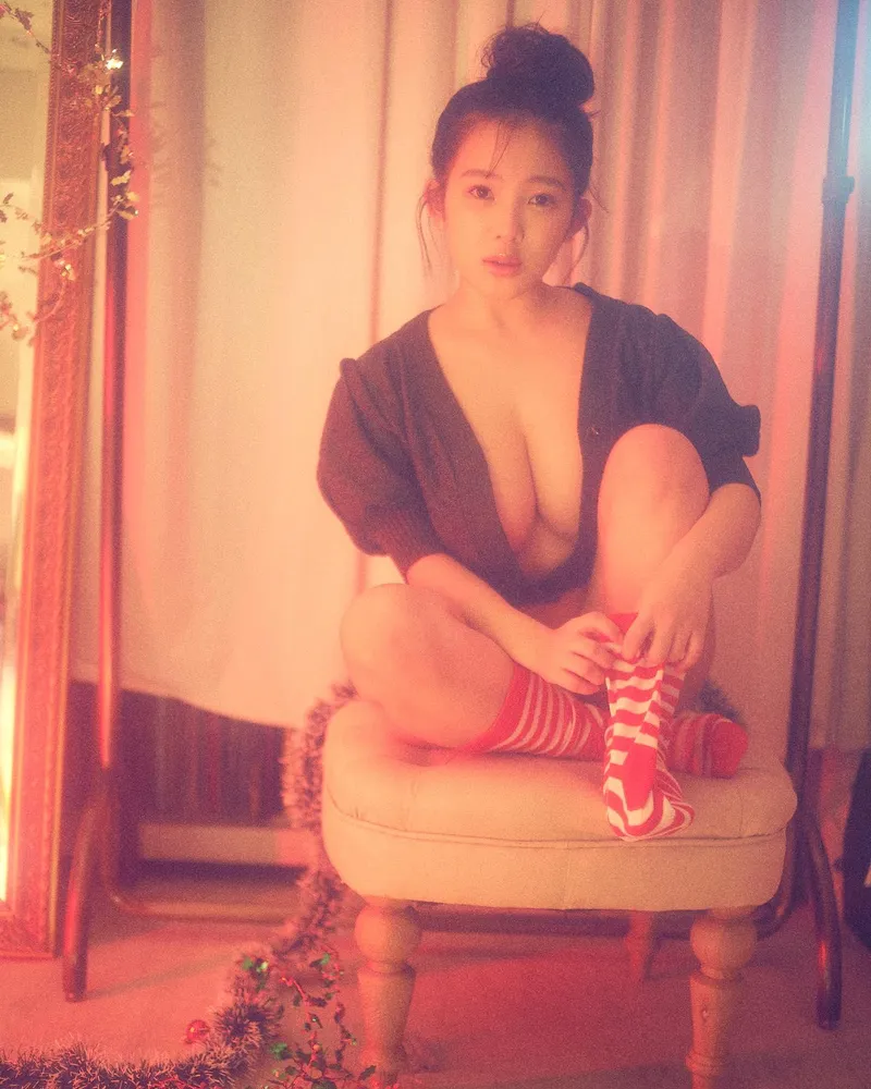 Thumbnail Gravure Sensation: Delve into Jun Amaki's Allure