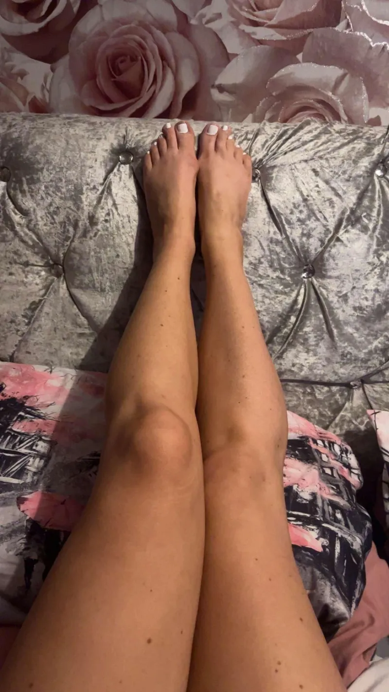 Thumbnail Legs Happiness: Tuesday Vibes from amelia-rose85