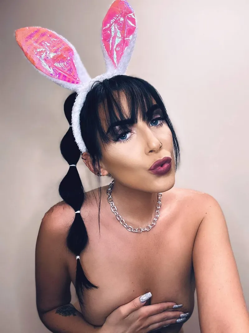Thumbnail Bunny Ears with Bite | itsbrooklynnk | nailFetish