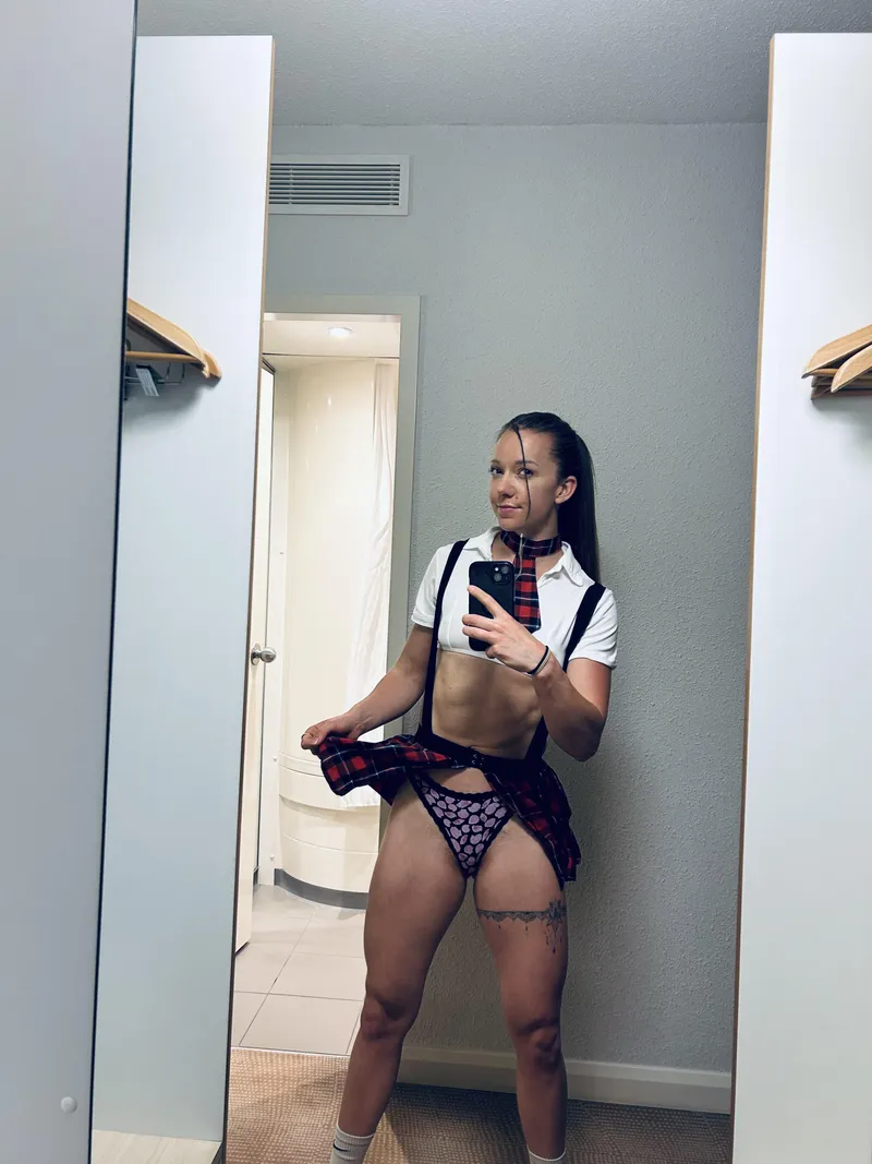 Thumbnail Muscle Beauty: Feeling Cute and Strong with rosieposieblue1 in fitgirls Category