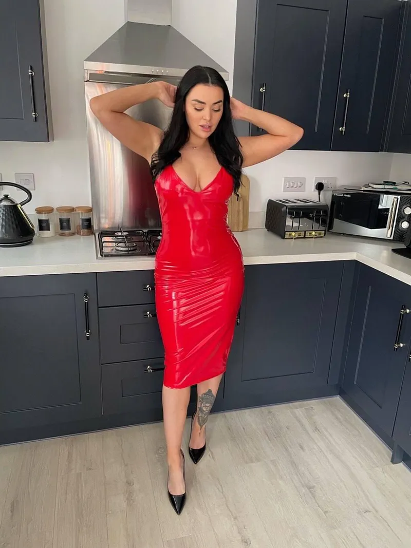 Thumbnail WillingnessUsed8949's Debut in Stylish Attire | tightdresses