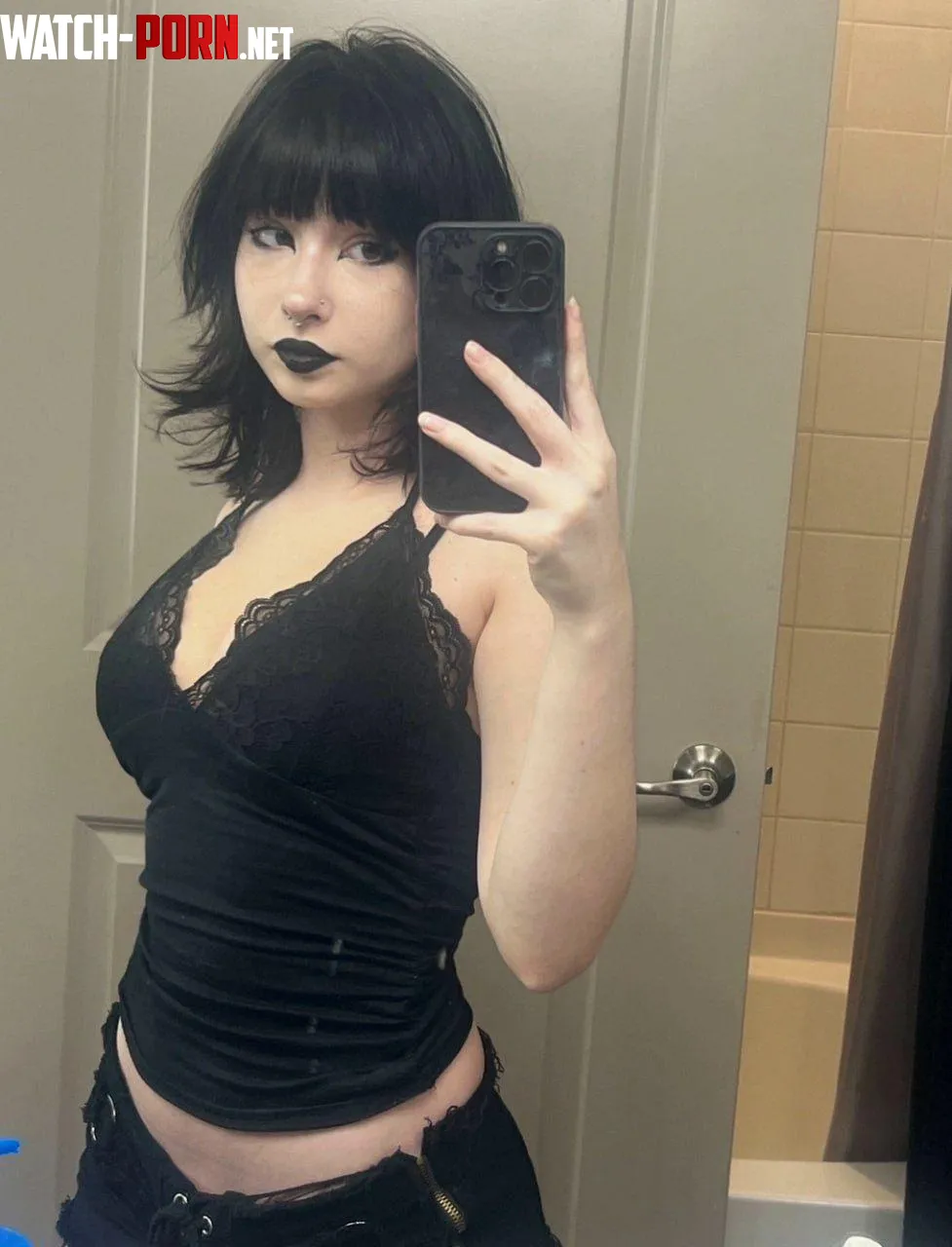 I’m the type of girl that shows my boobs at a concert by DefeatTheL0w