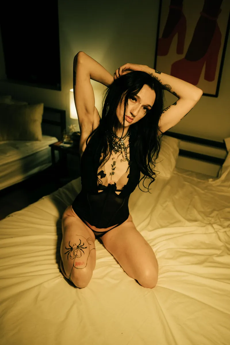 Thumbnail Late Night @miamothkiss: Captivating Moments of Instagram Hotties