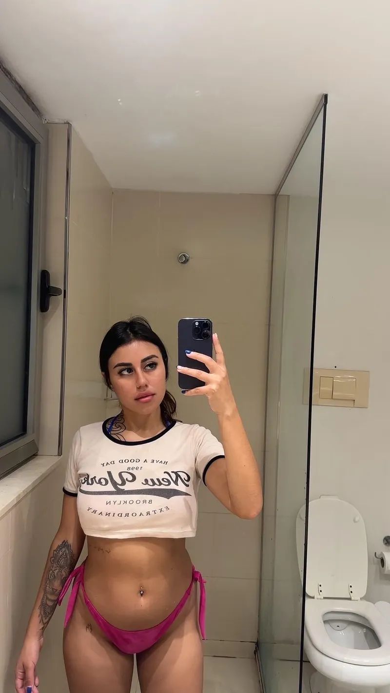 Thumbnail Objects in Mirror Are Hotter Than They Appear by Sonyaxgood - MirrorSelfie