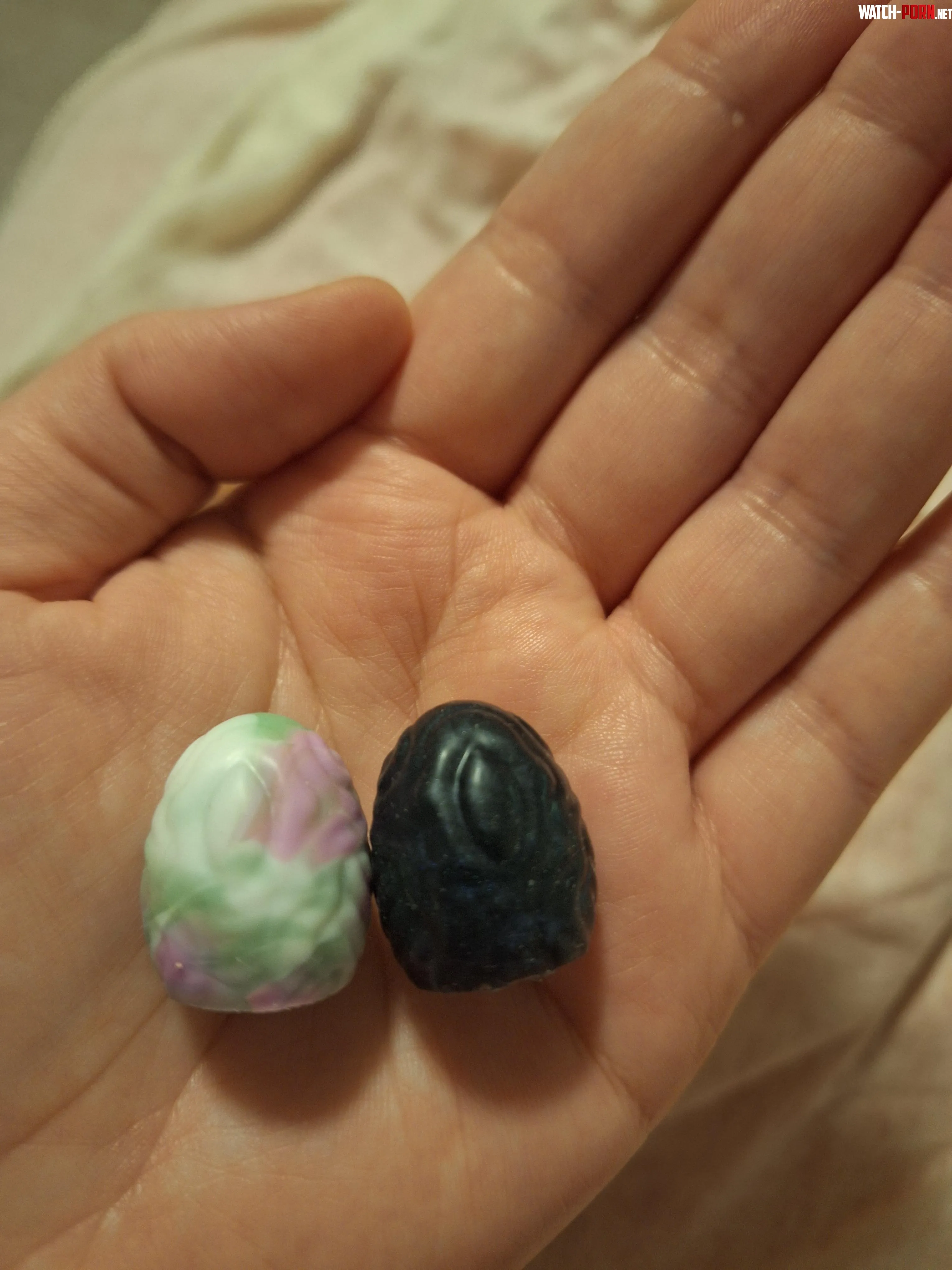 Itty bitty eggies :3 by Girly_Queue