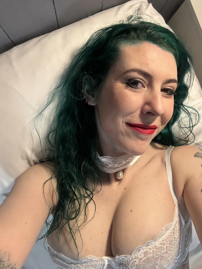 Thumbnail Elegance in Lace with sirenskiss3 | homegrowntits