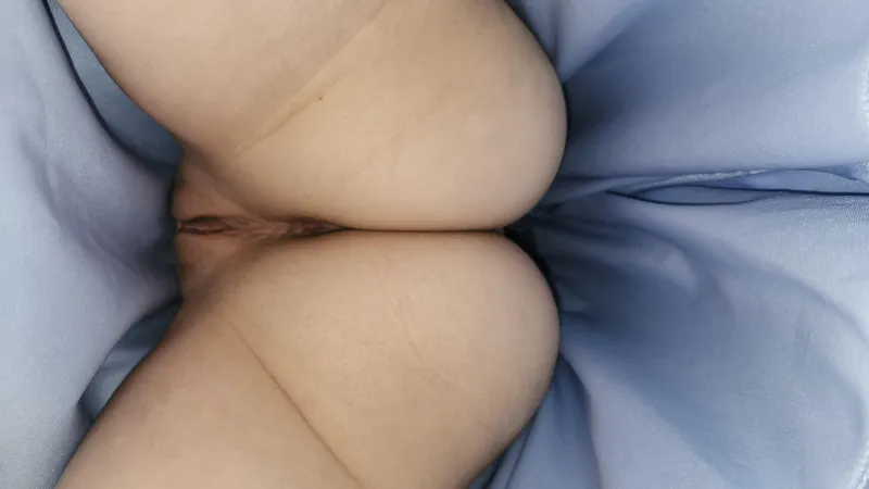 Thumbnail Public Persona Revealed: DottyGirl042's Playful Upskirt Encounter