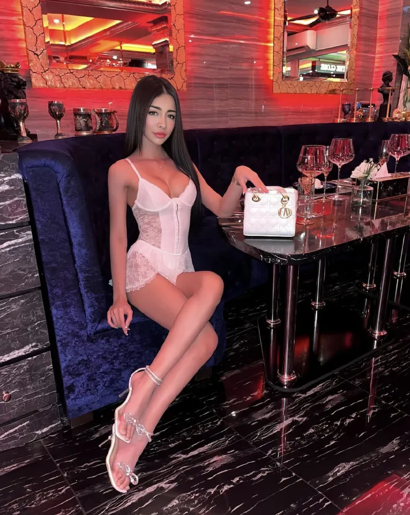 Thumbnail Asianpinkflower: Dinner's on Me Tonight, No Worries