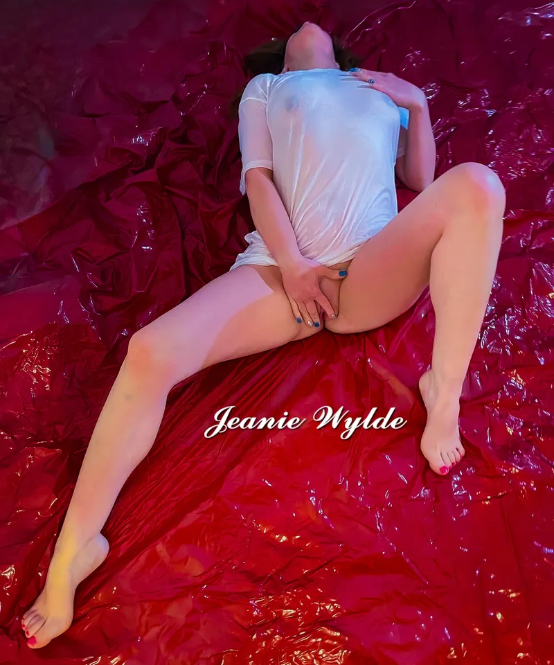 Thumbnail Wild and Average: Dive into Jeanie_Wylde's World