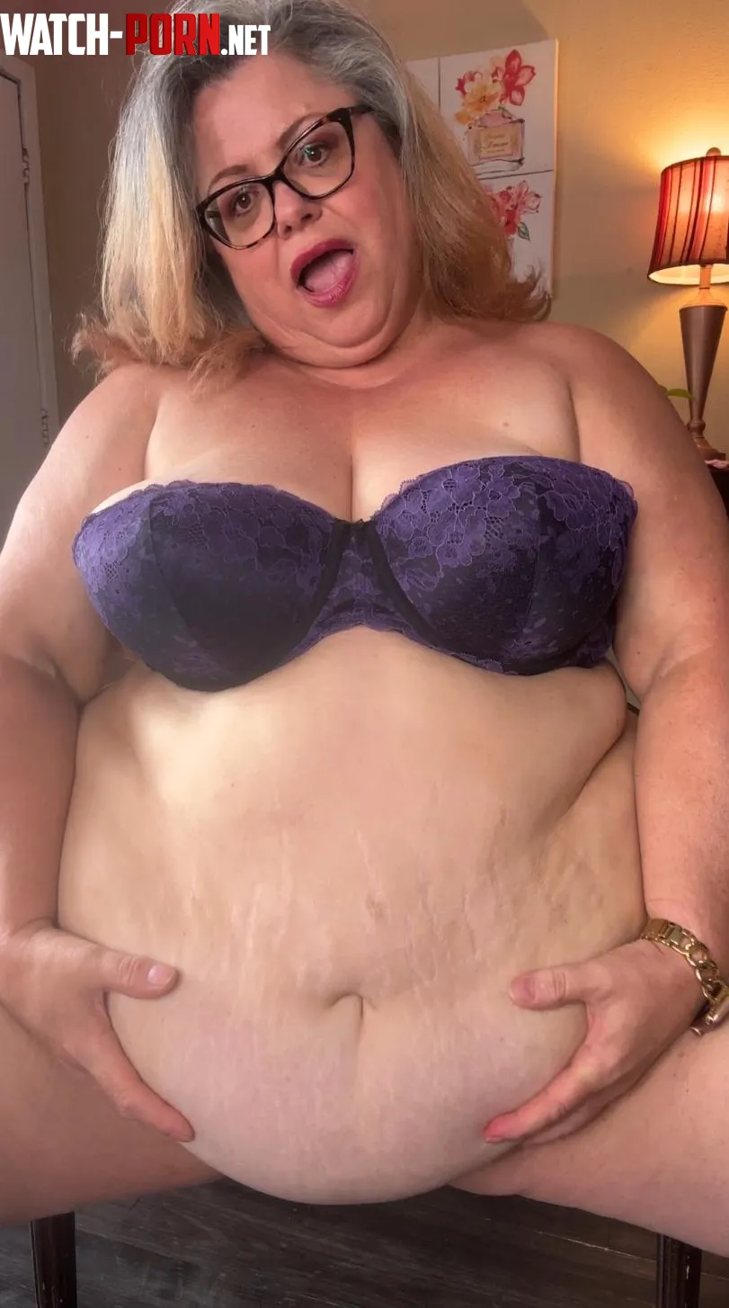 You’d let me use you as a seat and tell me thank you, wouldn’t you? by Betty_blush49