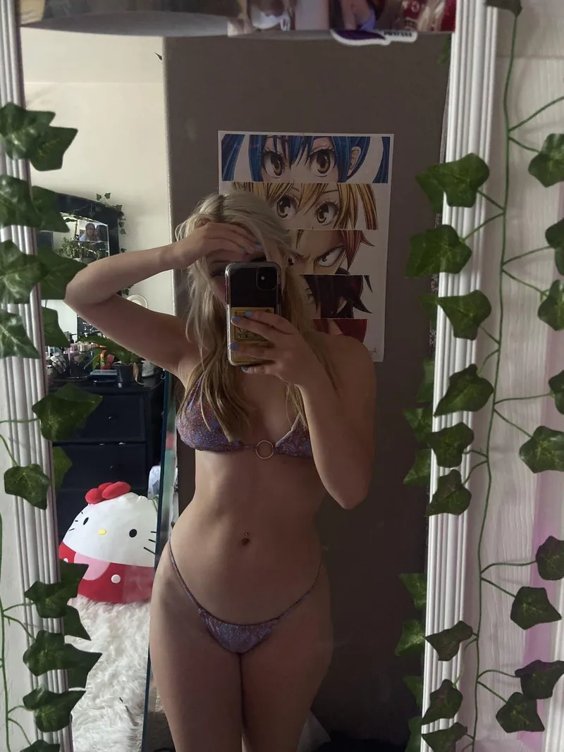 Thumbnail alaynababychip's Playful Wink: Dive into BikiniBodies
