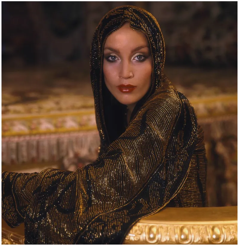 Thumbnail Throwback: Jerry Hall (1975) Modeling by Bil-sabab | Models