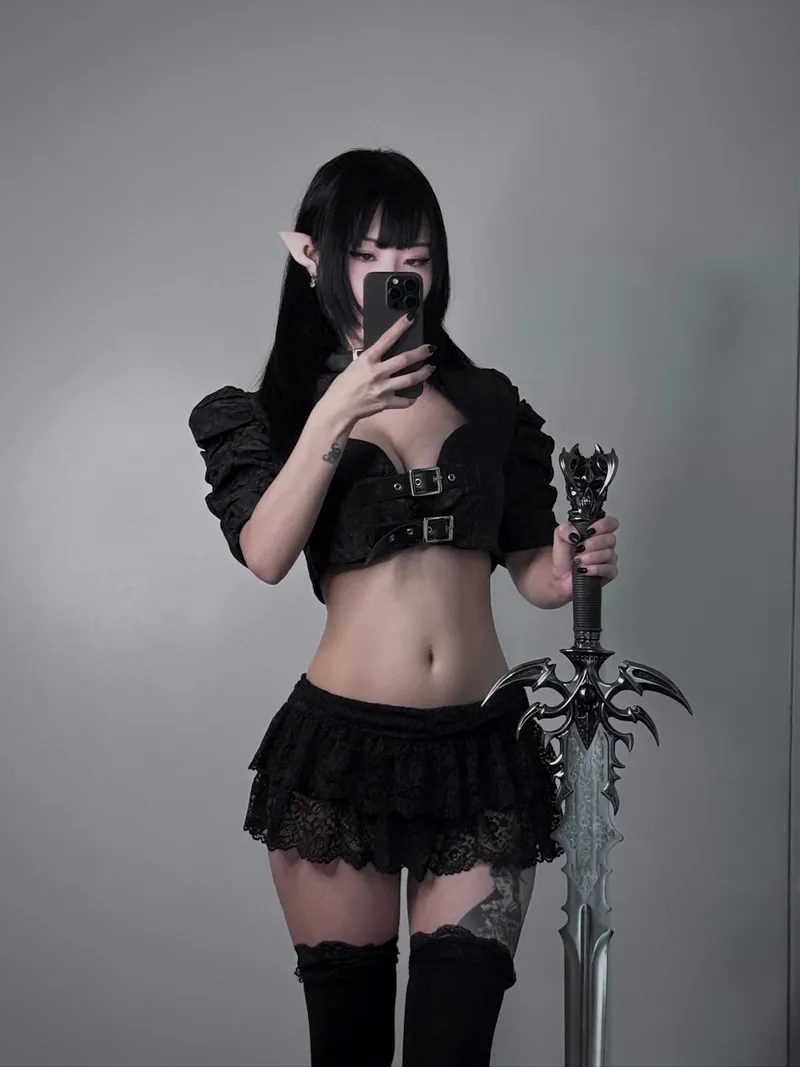 Thumbnail Dark Elf Cosplay by Dystorra | cosplaygirls