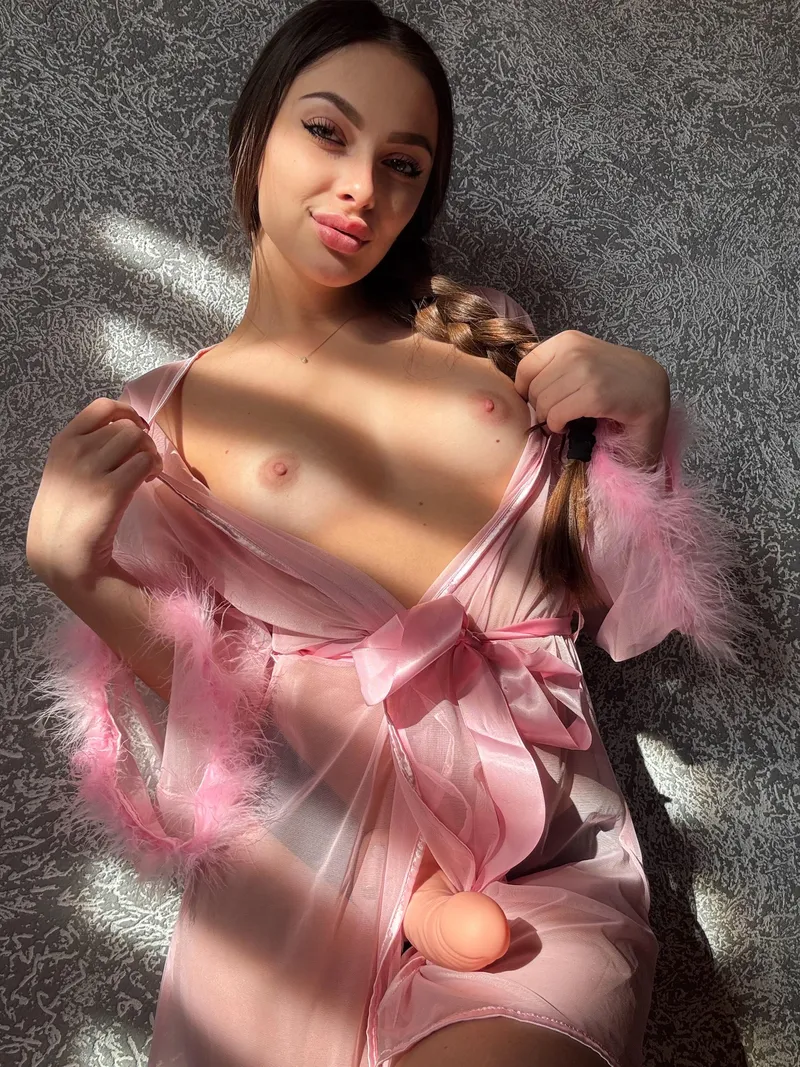 Thumbnail Sofia_vixen: First Date Adventures in Pegging in Girlswearingstrapons