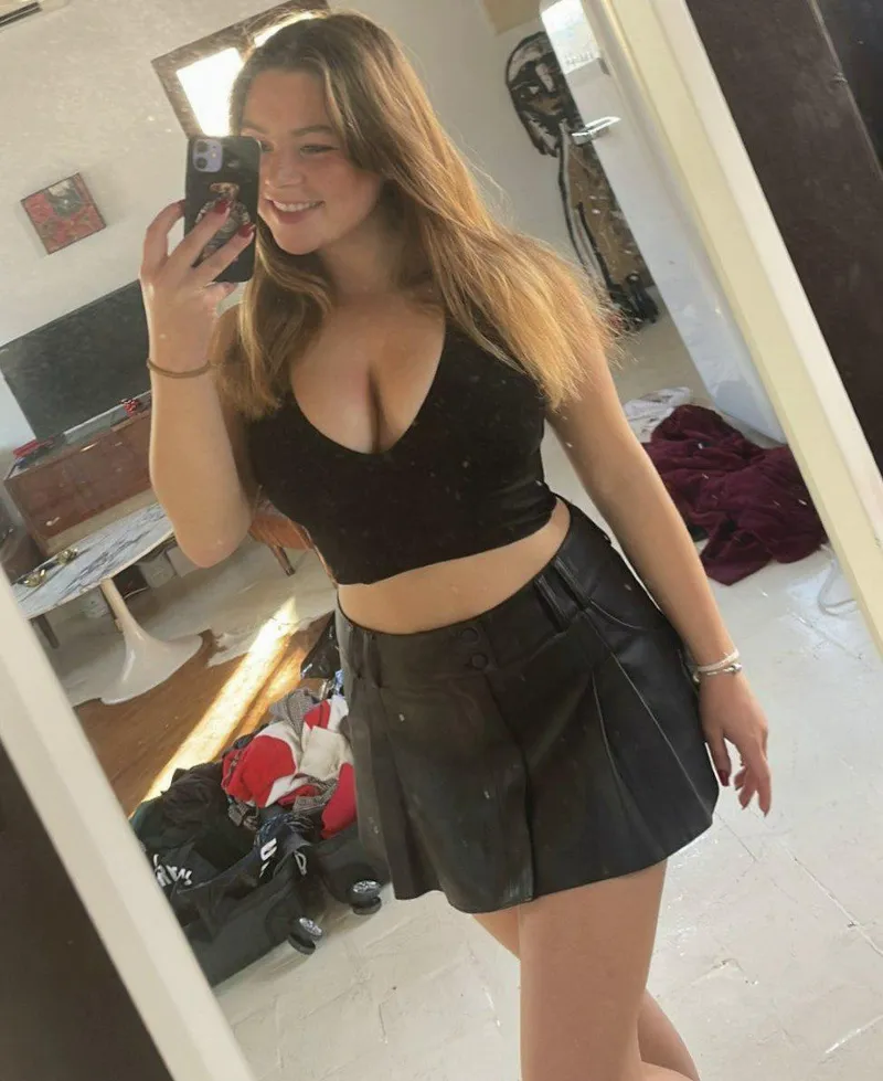 Thumbnail Stylish Statements: ursominee Radiates Confidence in Black Top