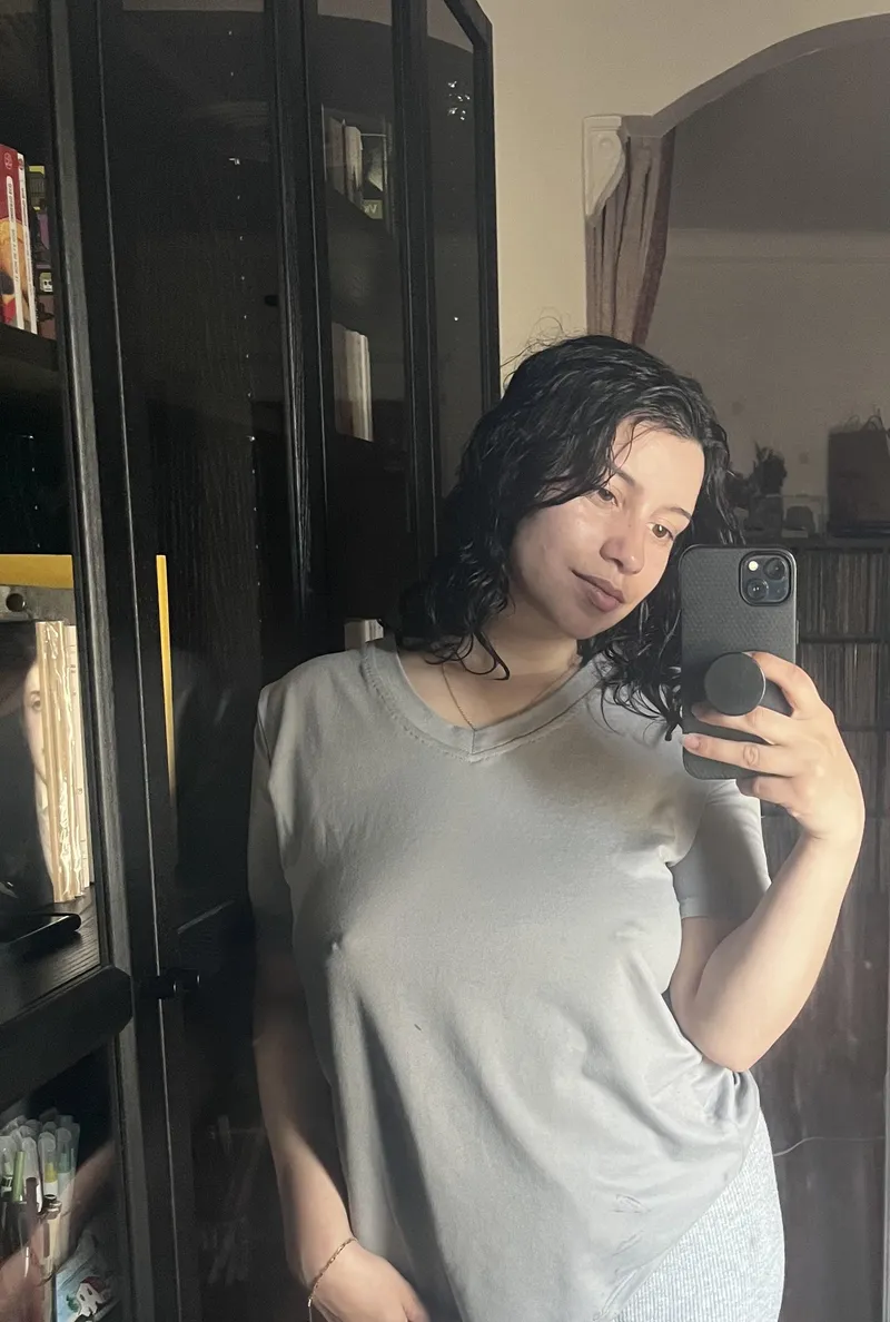 Thumbnail Braless Beauty: Say Hi to vymysela's Stunning Look