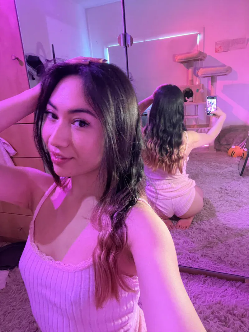 Thumbnail WetGap21's Netflix and Chill Attire Unveiled - Read in asiansgonemild