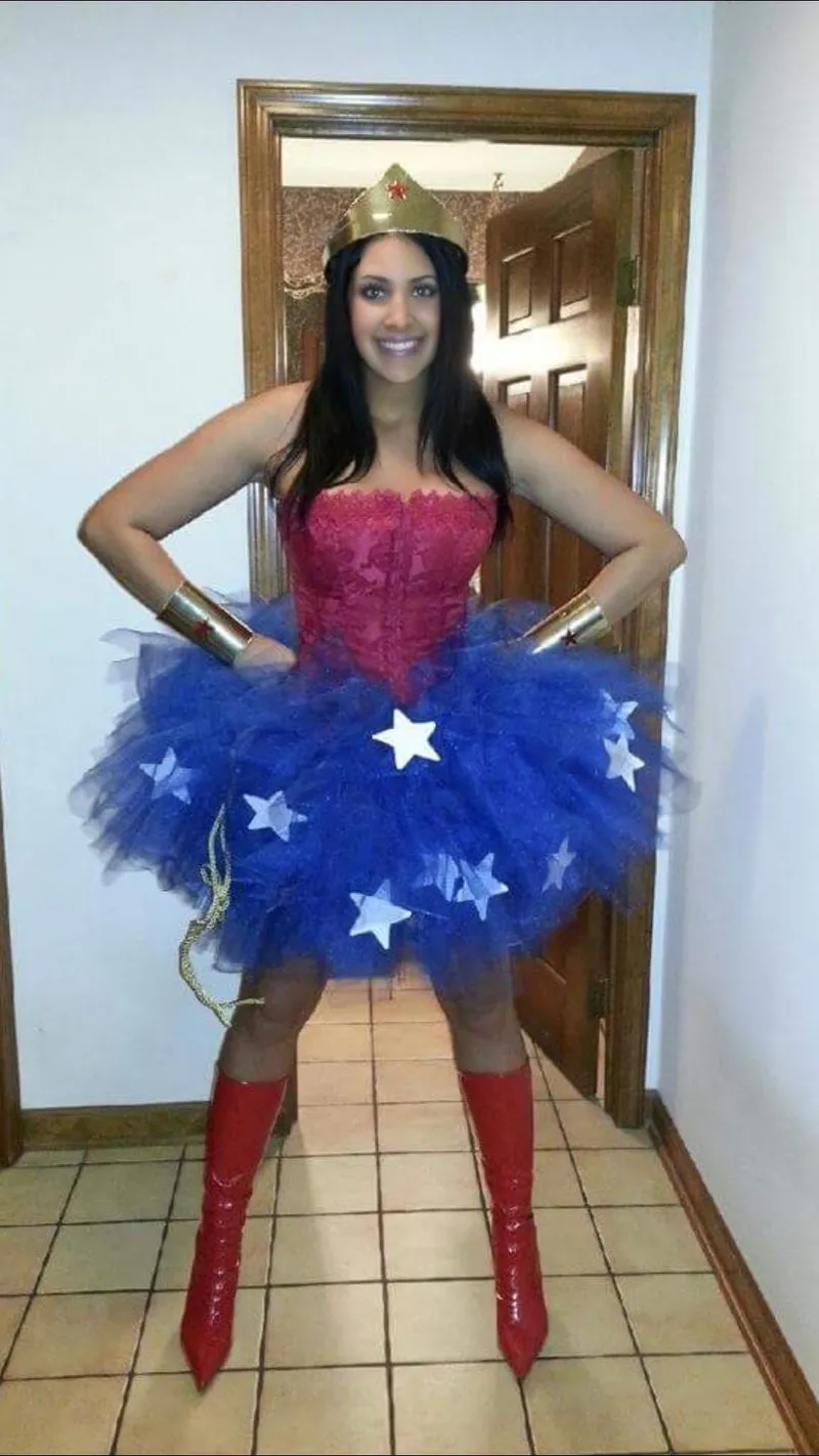 Thumbnail Wonder Woman Unveiled: AmandacSassy's Cosplay Brilliance