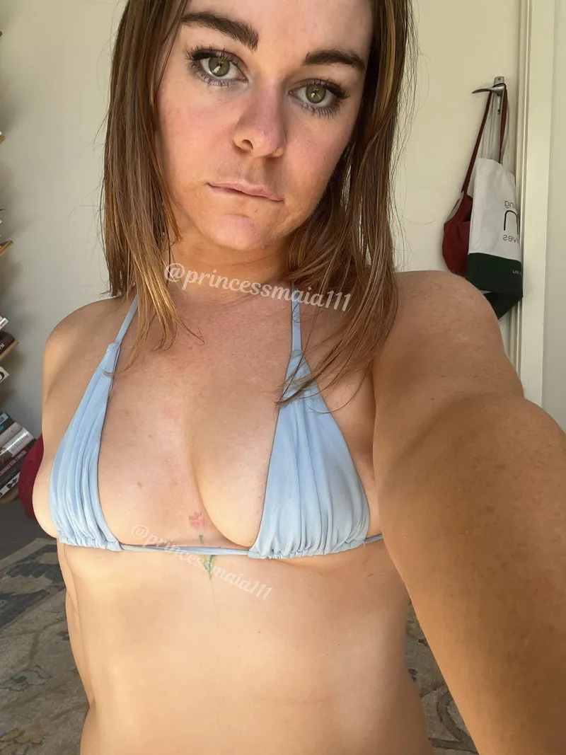 Thumbnail Princessmaia111 Reveals: A Playful Tease - Don't Make Me Beg!