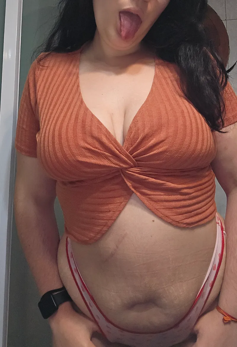 Thumbnail Irresistible Curves: Redheadsweett's Morning Temptation