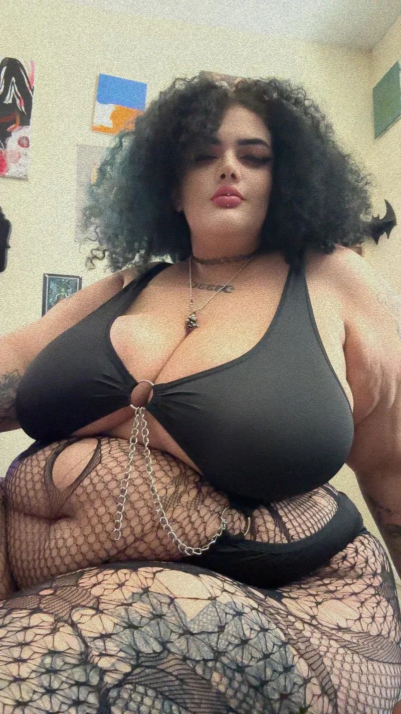 Thumbnail Exploring the Appeal of Fishnets for SSBBW Enthusiasts by lunarxxpolarity1