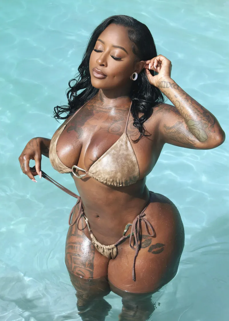 Thumbnail Refreshing Dip - BarbeeBandz Enjoys Bikini Moments