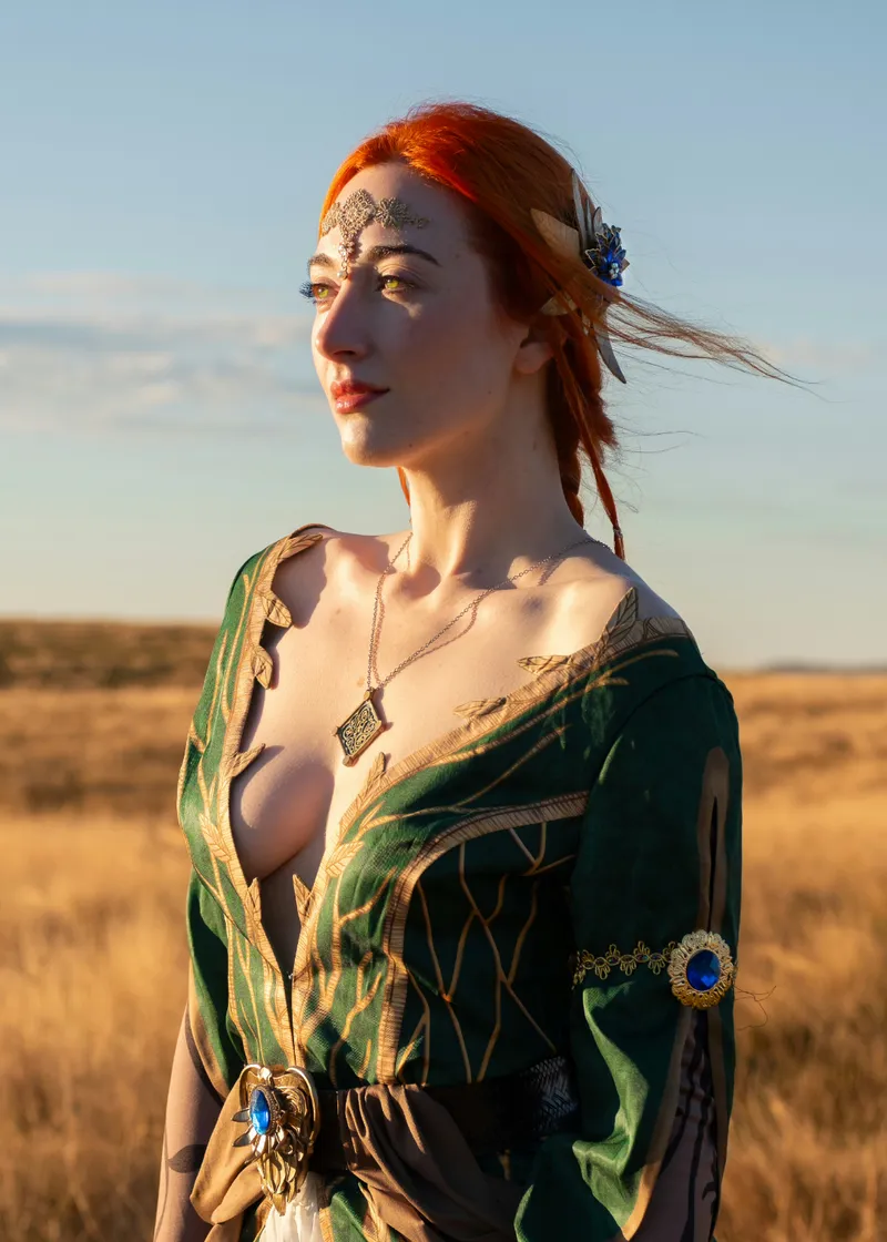 Thumbnail Triss Merigold Cosplay Mastery by Lola V: A Visual Delight