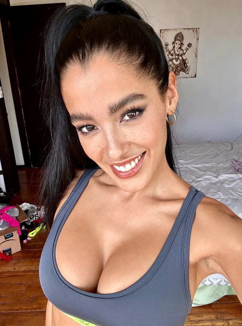 Thumbnail First Impressions: Noticing the Details by SweetAshXO | Cleavage Category