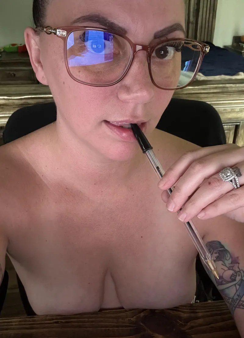 Thumbnail Topless Workday - Exclusive OnlyFans101 Content