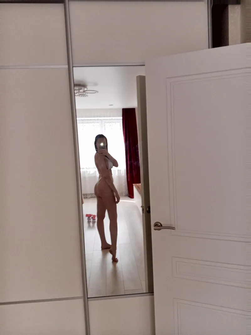 Thumbnail Elegance Personified: ElenChertovskaya's Enchanting Leg Stories