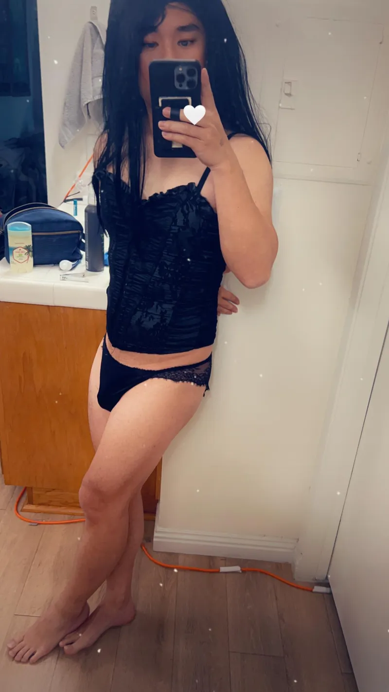 Thumbnail deeedooo's First Corset Adventure: A Journey into asiansissification