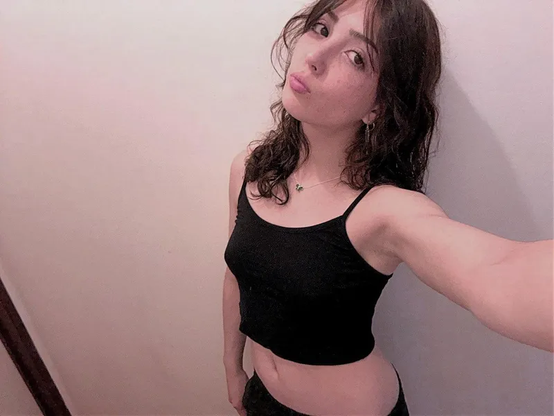 Thumbnail Eye-catching Croptop Girls: Dealing with Unwanted Stares | Steyrmar