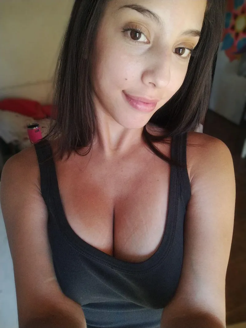 Thumbnail LiaWithDimples Shares, 'My girls needed a little break from the bra' in downblouse Epiphany