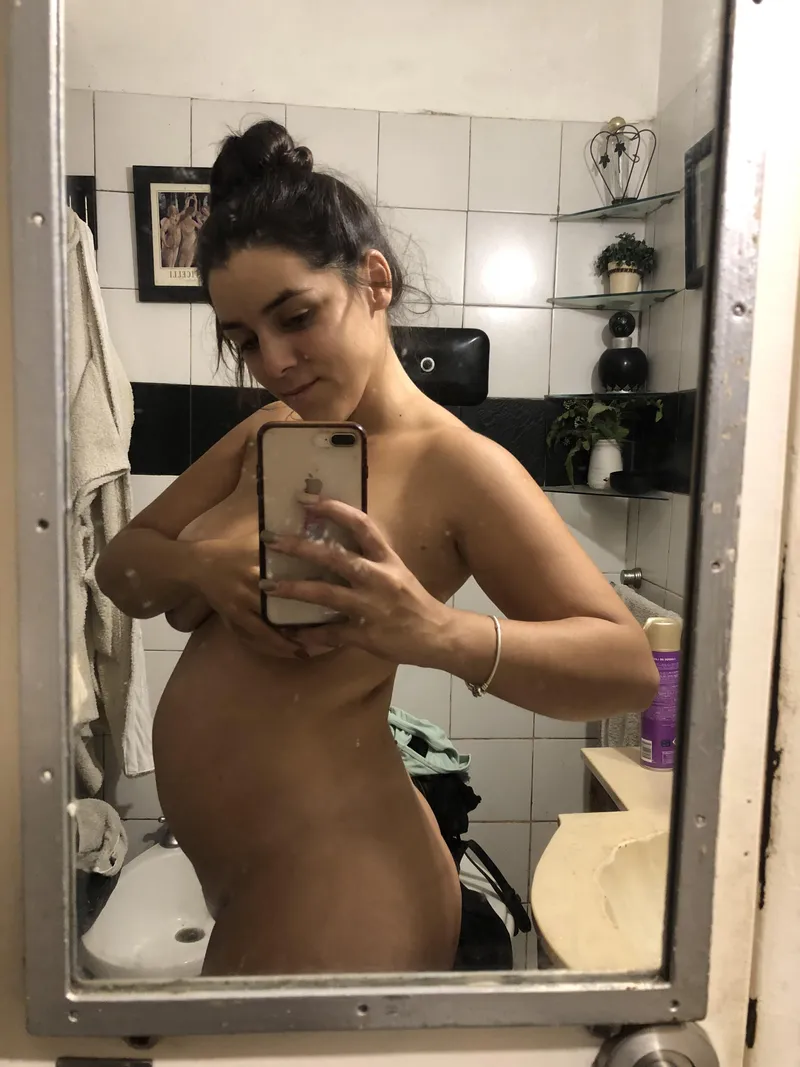 Thumbnail penelopepoopandpee's Emotive Pregnancy Tale: A Reflective Journey | pregnantporn