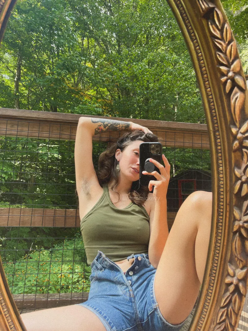 Thumbnail Discover the Perfect Tank Tops for HairyArmpits Season with mmmickeyy