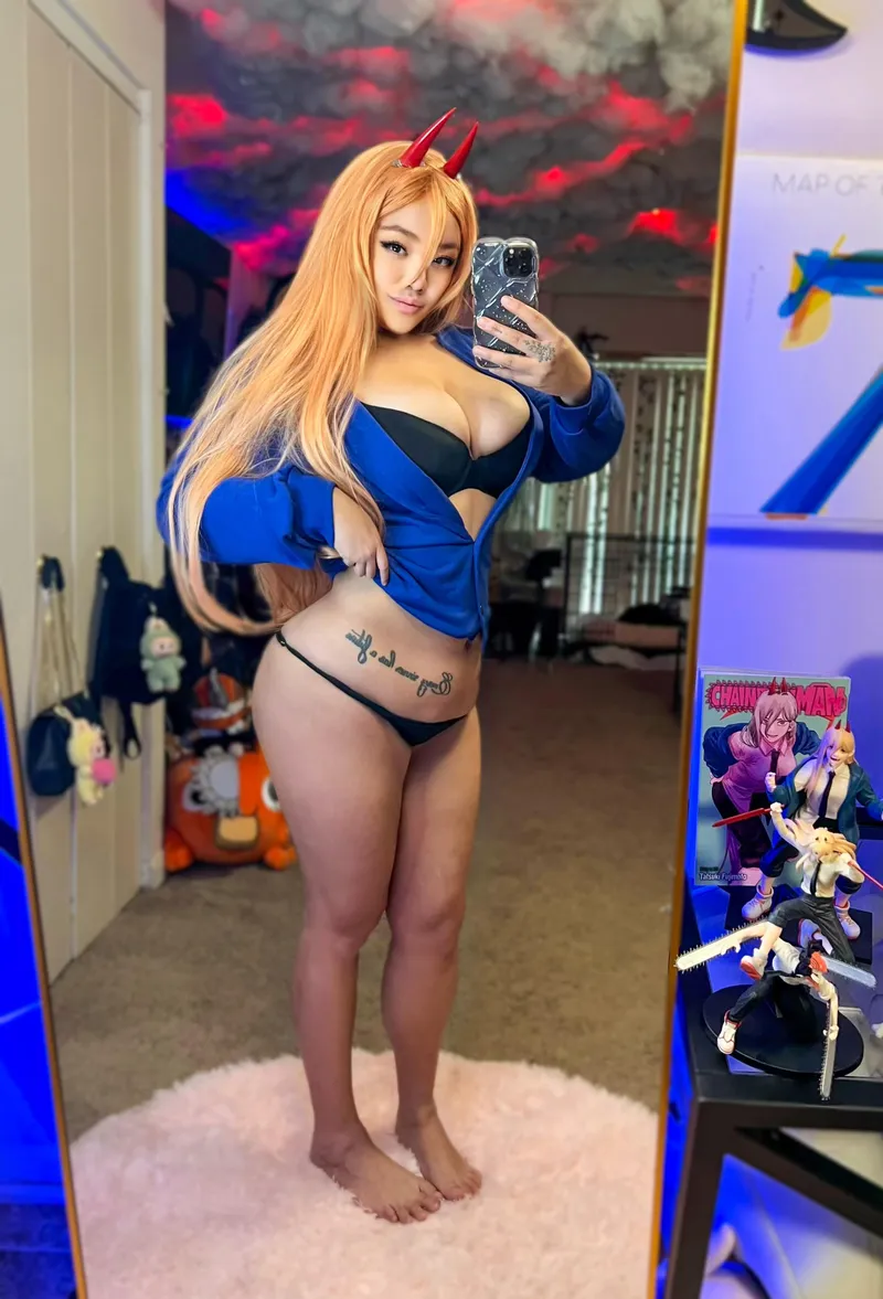 Thumbnail JezleneRae's Powerful Chainsaw Man Cosplay
