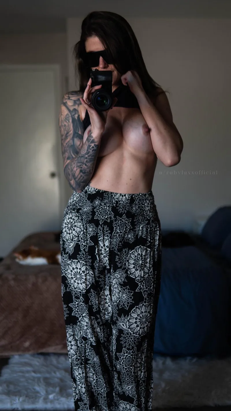 Thumbnail RubyLuxxOfficial: Showcasing Classy Sexy Vibes