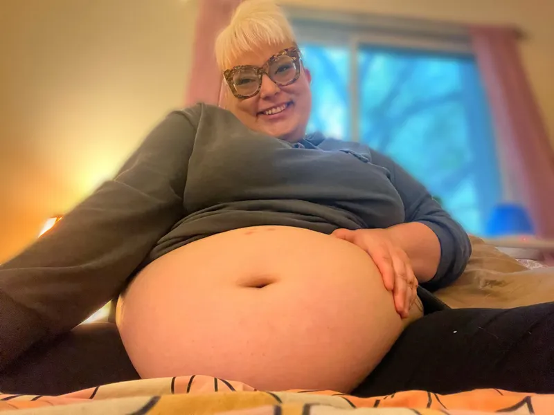 Thumbnail Sweet Indulgences: 'Hard to tell which is sweeter: this smile or this deep, delicious bellybutton 🤭' by Chubby_Lovey24 in the SSBBW Category