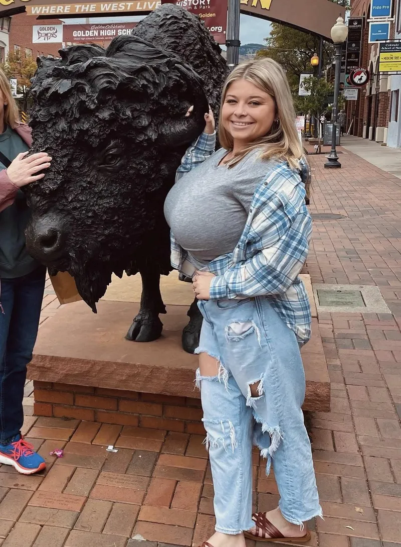 Thumbnail Buffalo Boobs Captured: StoneSkip77's 2busty2hide Mystery