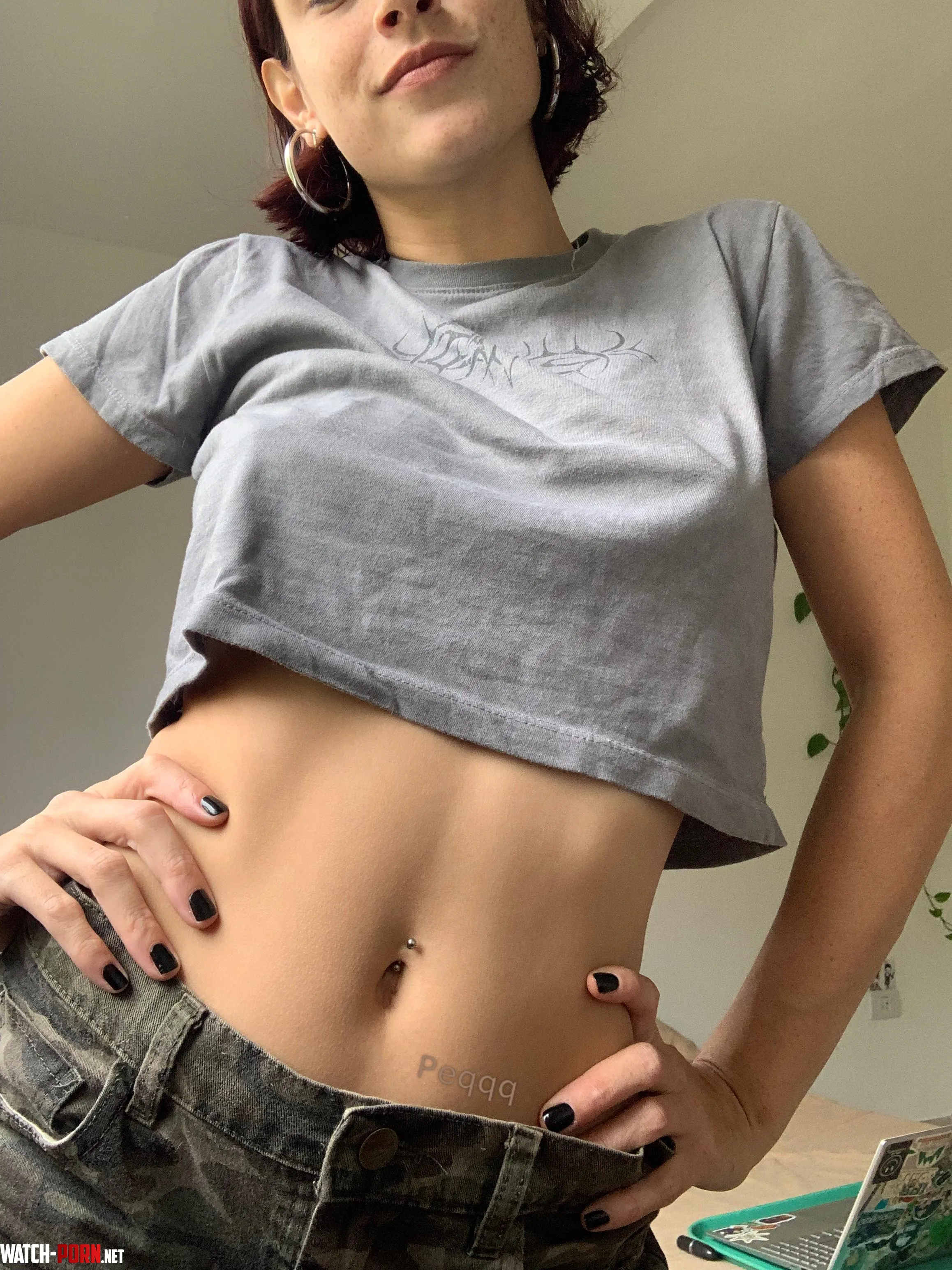 Im always wearing some crop top that exposes my tummy - I like to show it! by peqqqqqq