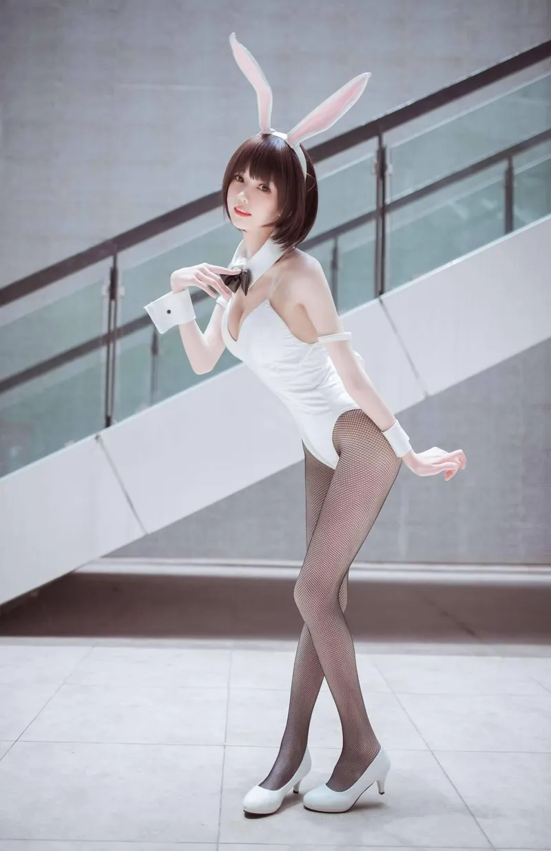 Thumbnail MustangRTR's Graceful Portrayal: Embodying Elegance in White Bunny Persona