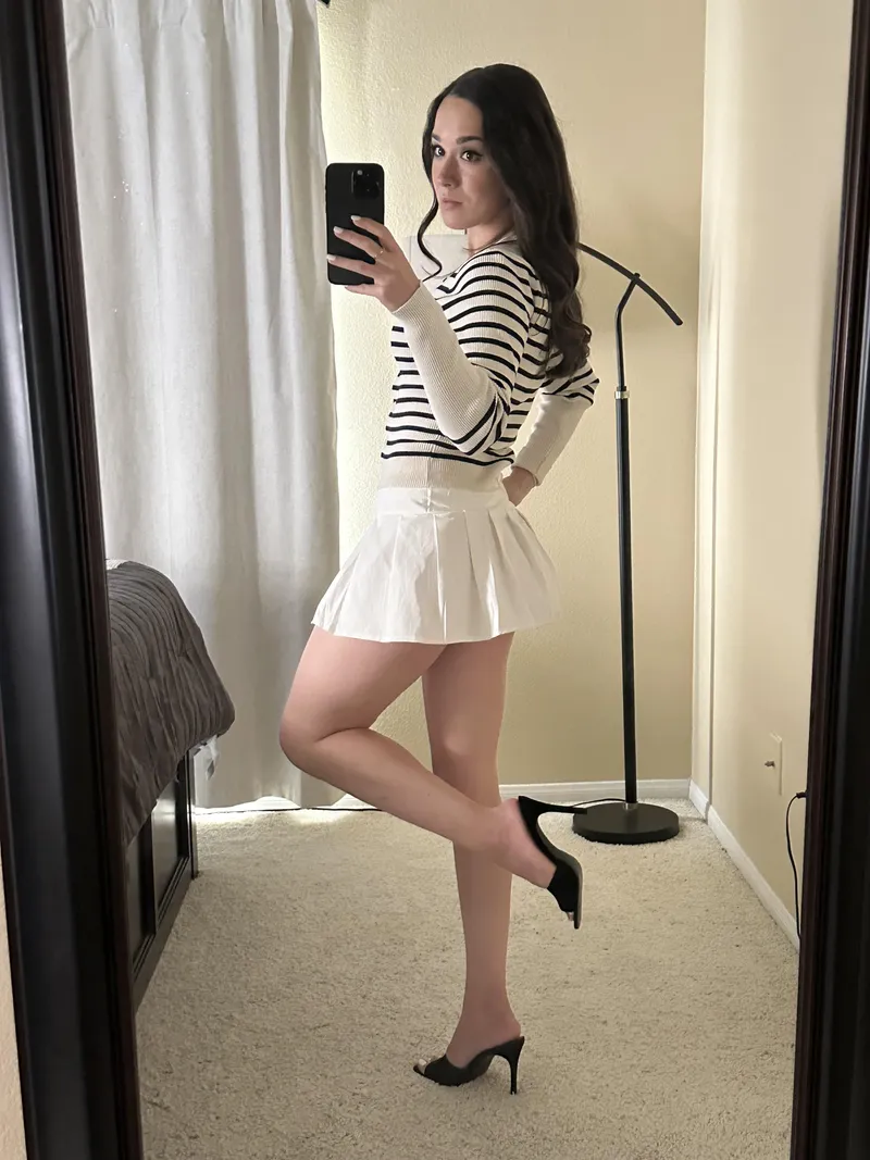 Thumbnail Sweater Weather Surprise: AlanaAraya's Chic | legs